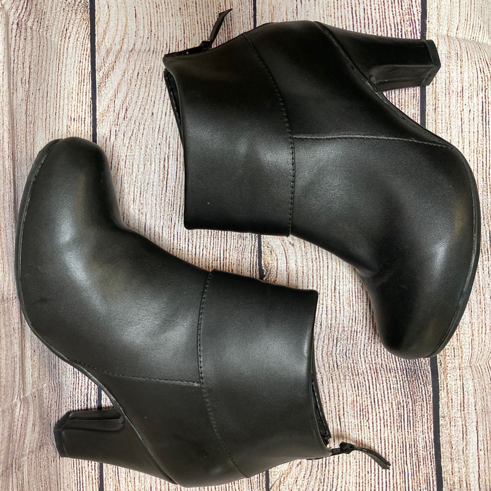 Solesenseability black ankle boot